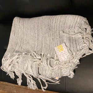—White/Black LuLaRoe Mimi Shawl